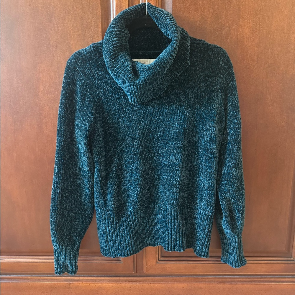 Like new super soft deep green sweater